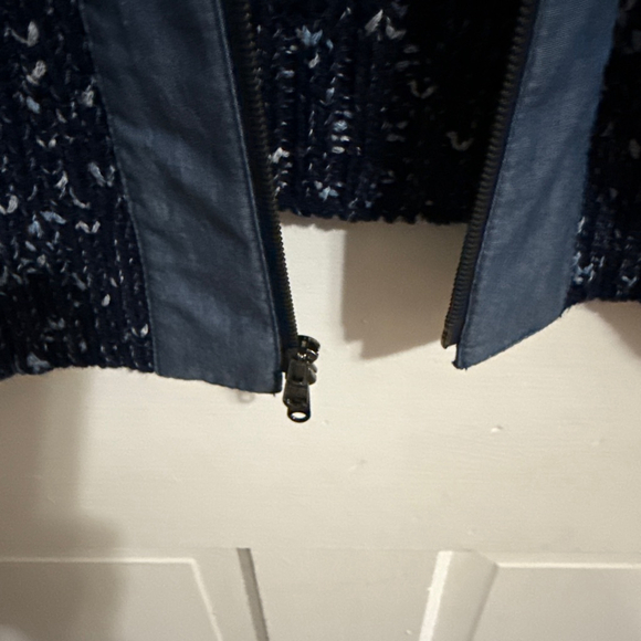 ST. JOHN Navy Blue Knit Denim Jacket Size L PTP w/using no stretch approx. 20” - Picture 6 of 10